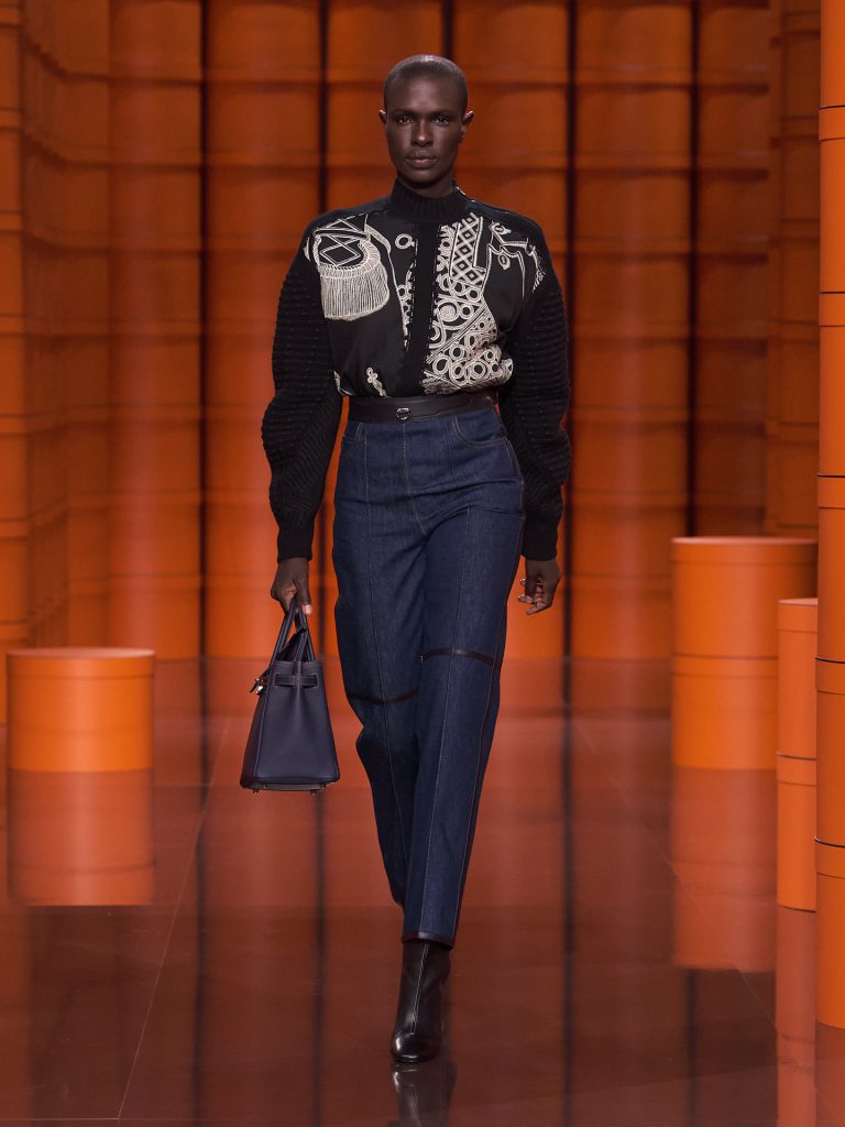 Watch the entire Hermès Fall/Winter 2021-2022 here